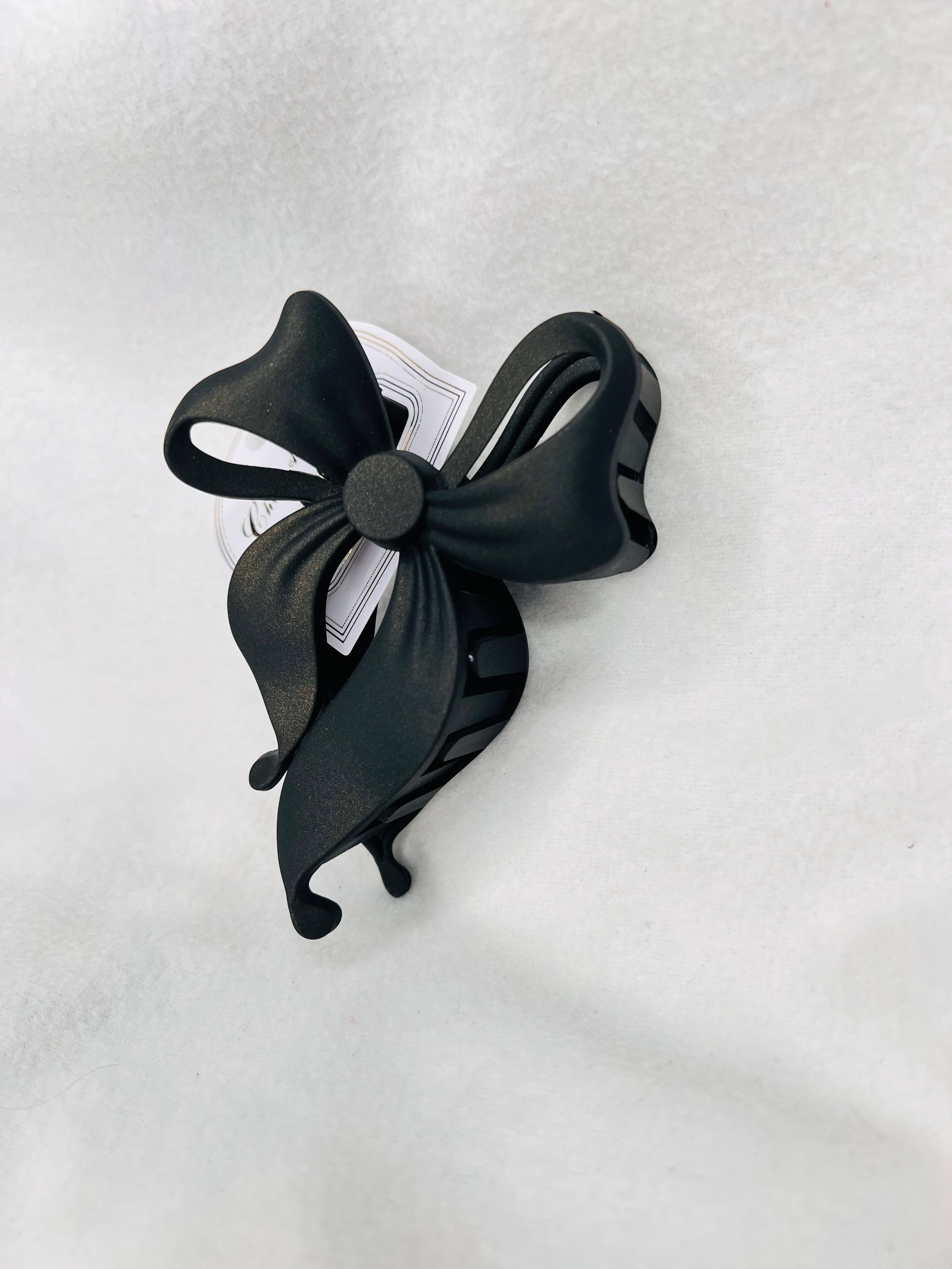 Black bow clip