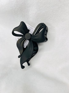 Black bow clip