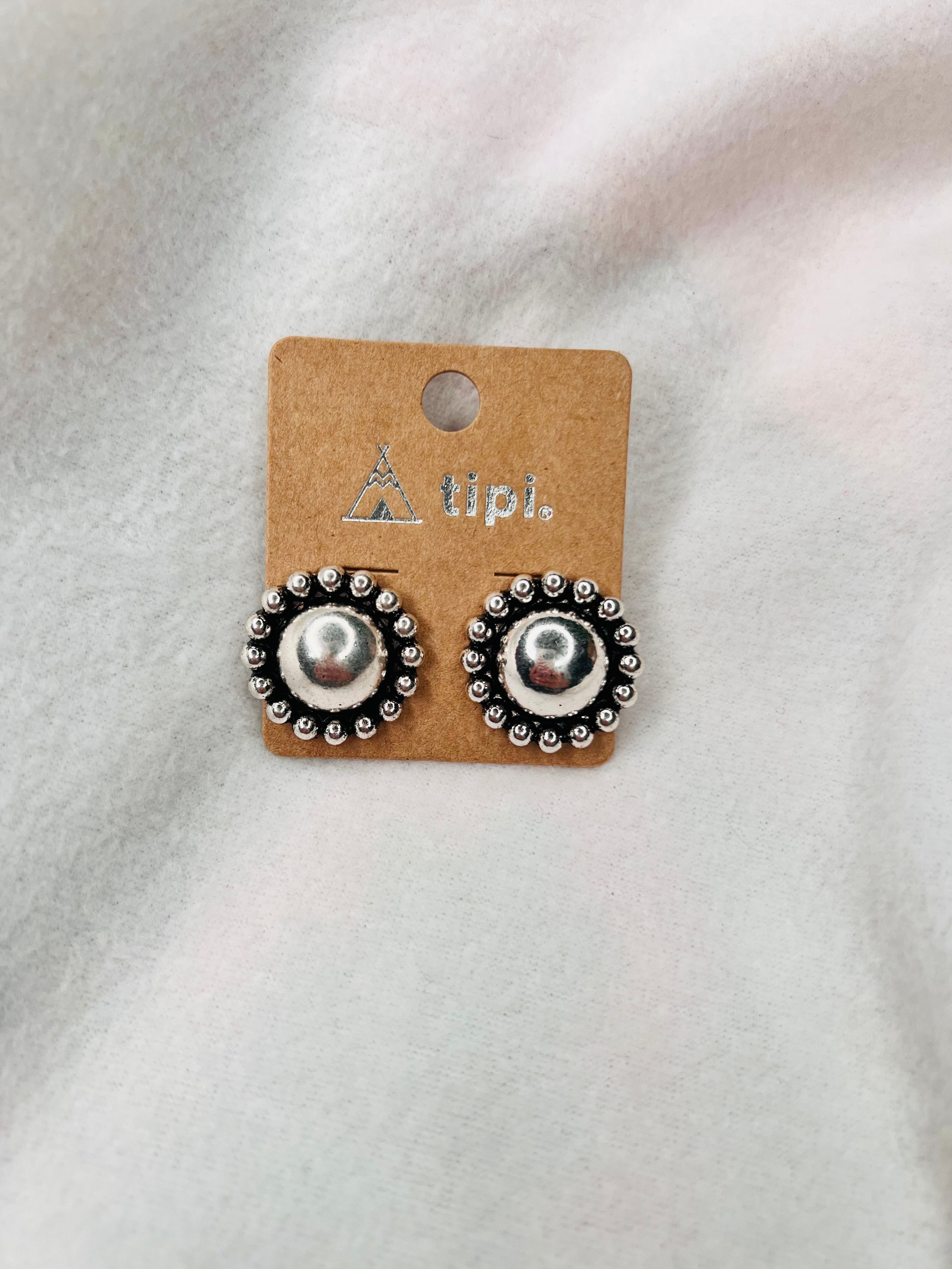 Silver Circle, Western studs