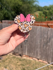 Leopard Minnie pink bow badge