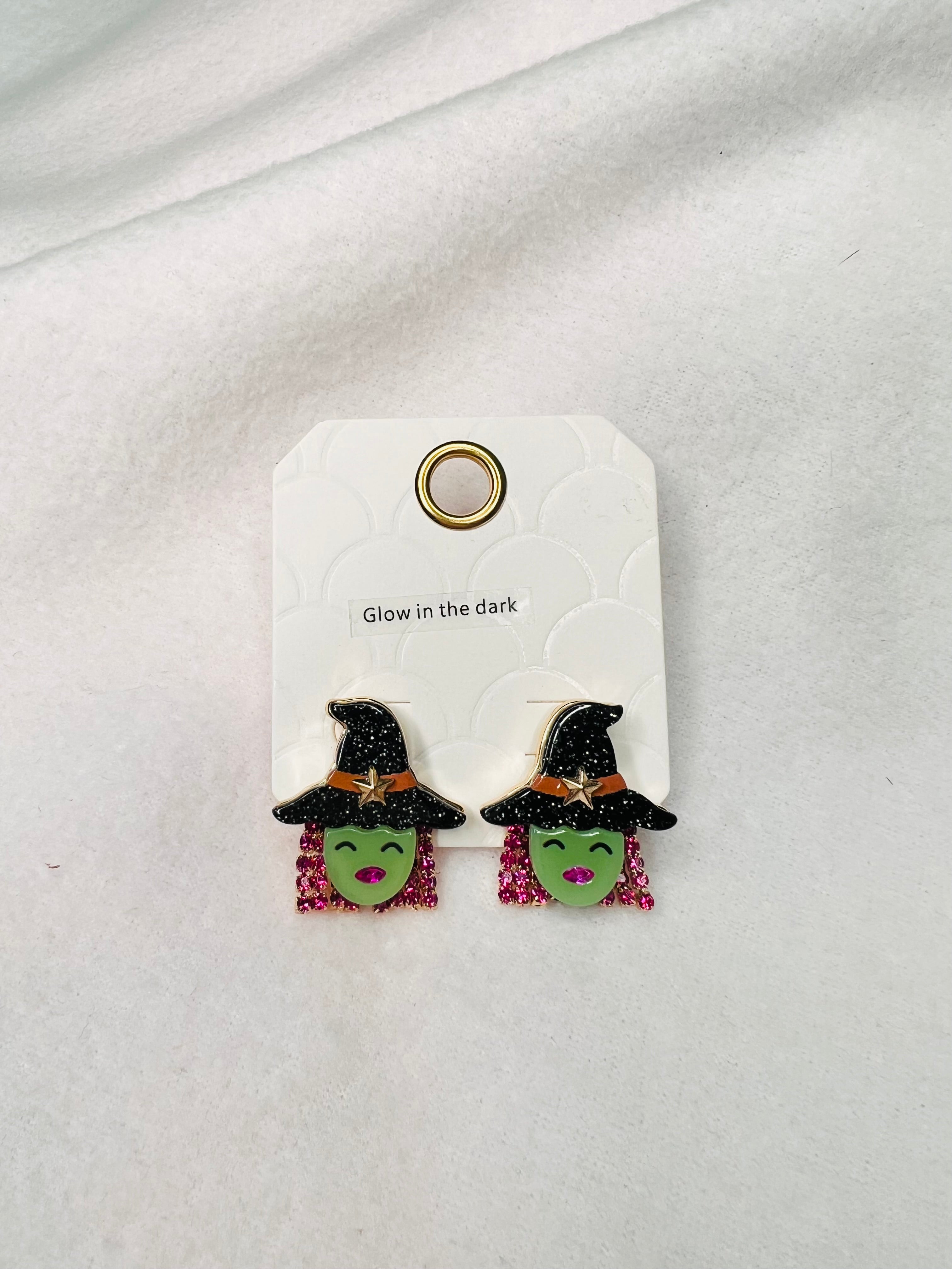 Witch fringe studs